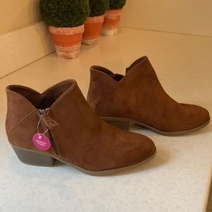 Women’s size 8 Cognac color suede boots